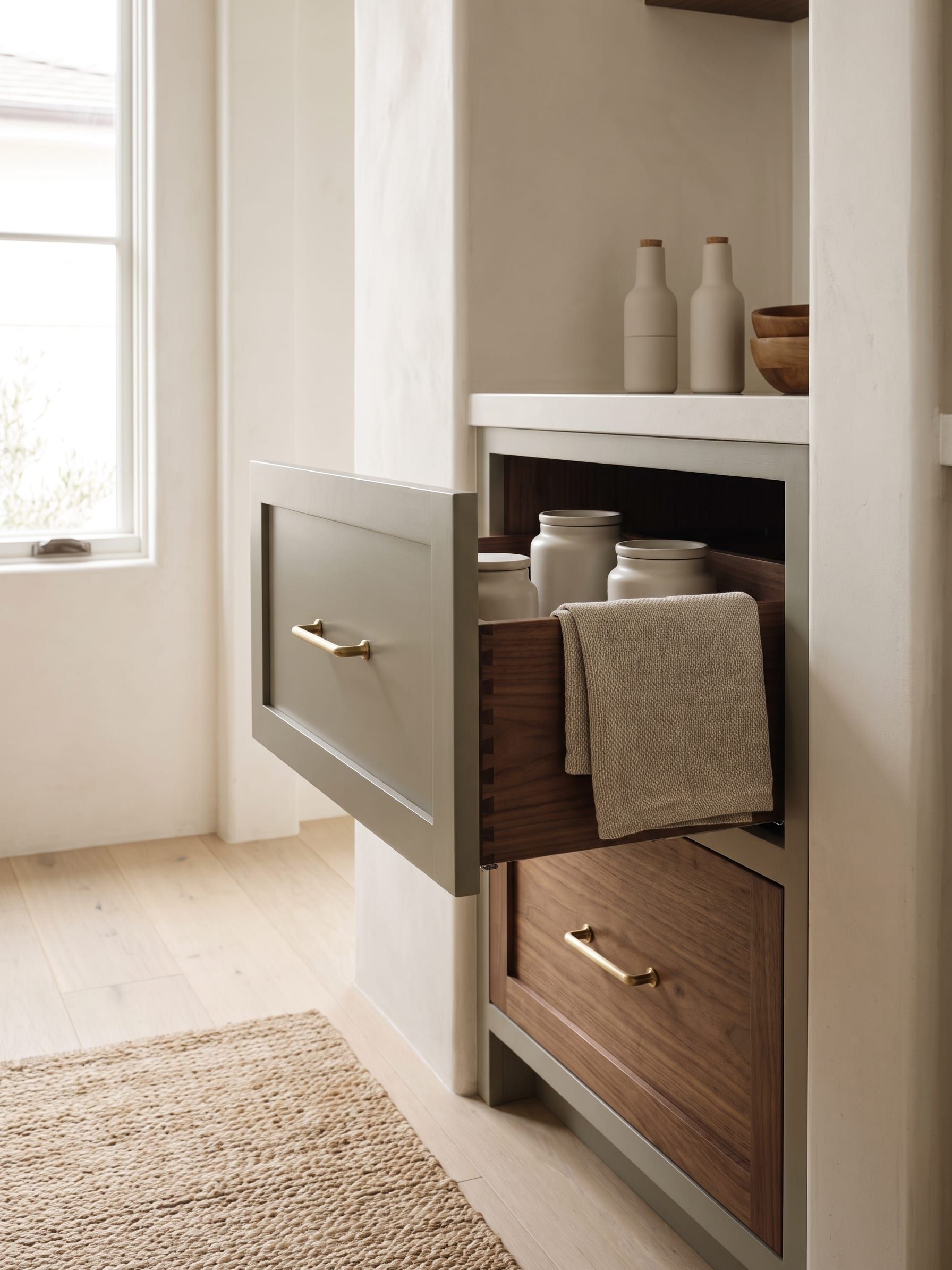 Kitchen base drawers at accessible height with D shaped handles